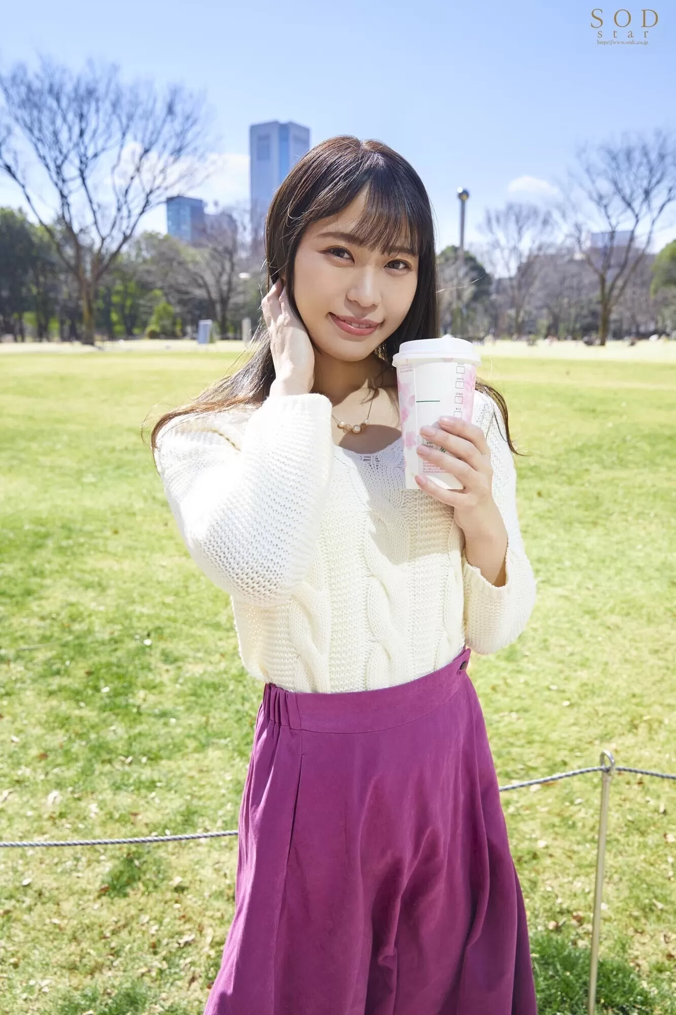 青木桃出演「元水泳選手の人気スポーツキャスターにダメ元でDMしてみたらまさかの返信が・・・飲みのあと即ホテルへ 170cm長身からのマウント騎乗位でチ○ポ根こそぎグラインド!僕だけが知ってる清純アナの裏の顔はなんと超肉食女子だった!! 青木桃」のサンプル画像2枚目